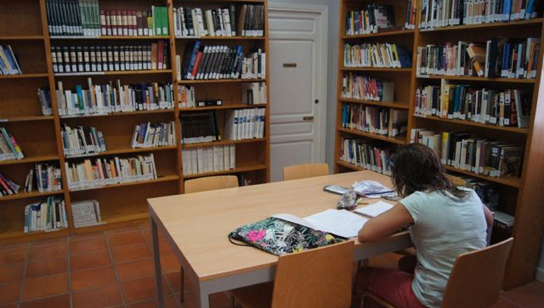 Se cierra la biblioteca municipal la segunda quincena de agosto